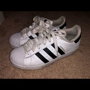 Adidas Women’s superstar size 6